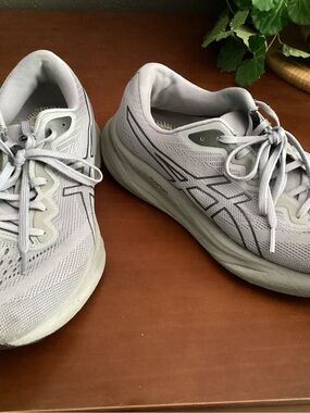 ASICS Men’s Light Gray Athletic Running Shoes - size 12